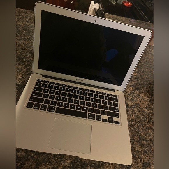 2015 MacBook Air 13 inch 120 GB - Picture 9 of 16